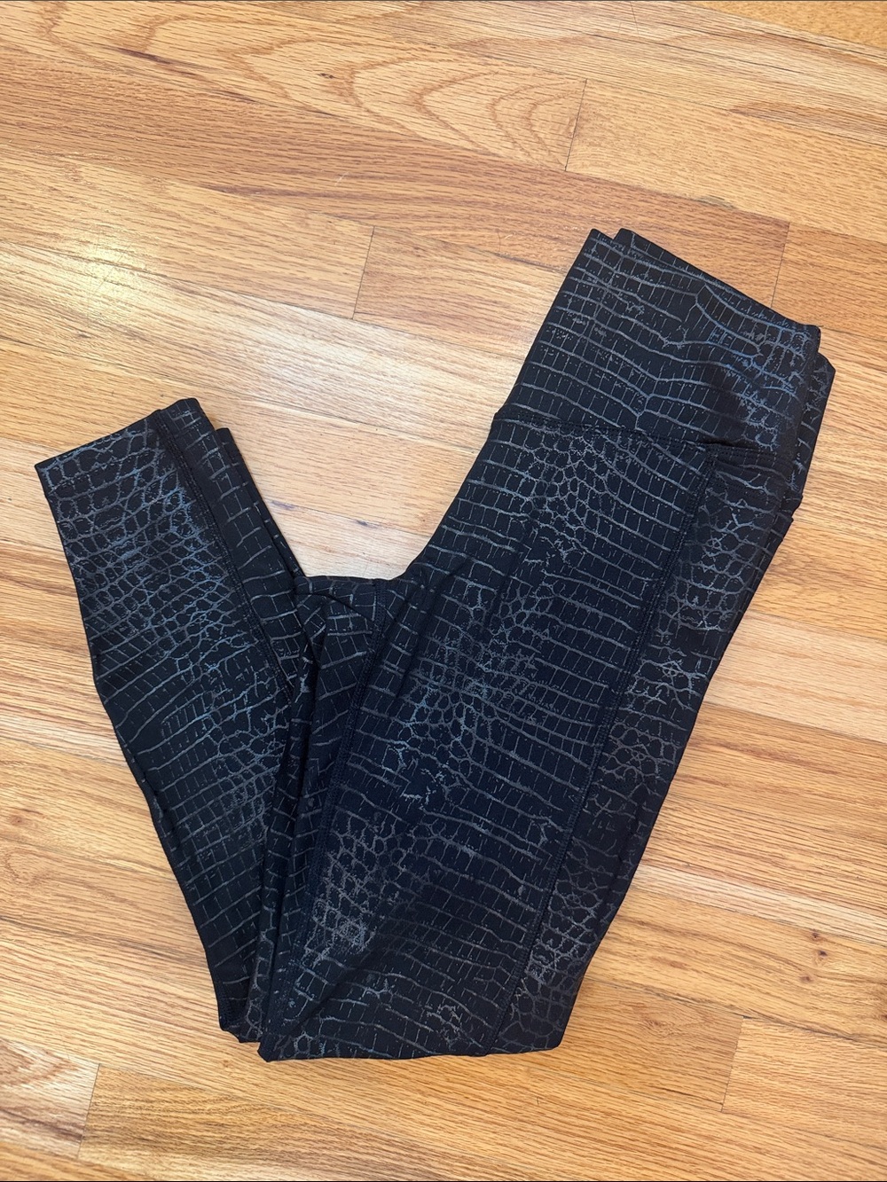 PINK Victoria's Secret Black Croc-Print Leggings
